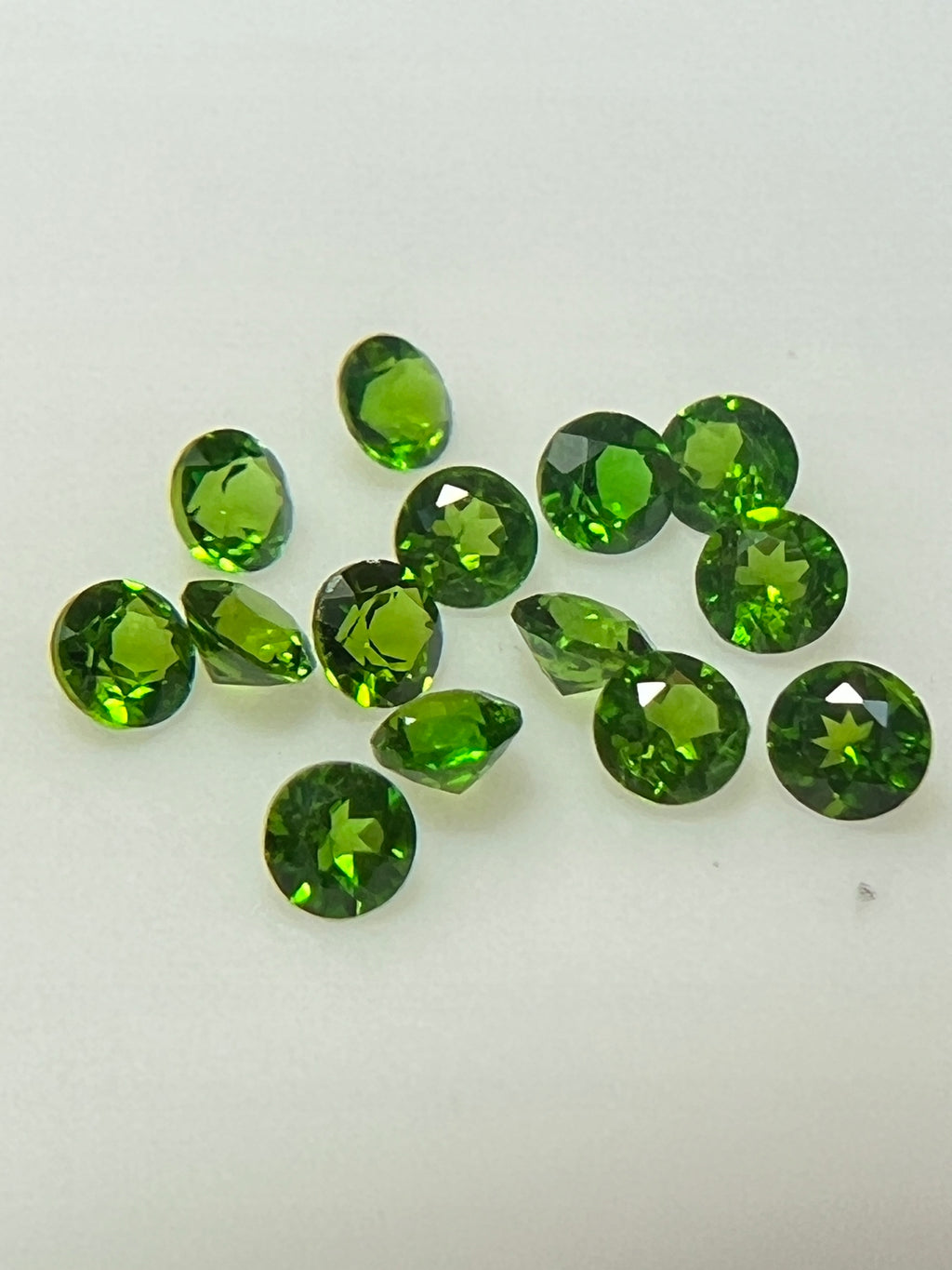DIOPSYD NATURALNY 2 mm SZTUKA