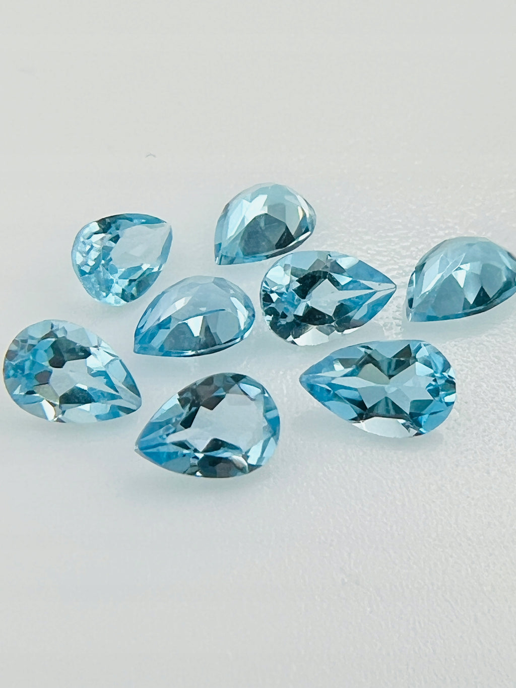 TOPAZ BLUE SWISS ŁEZKA 6X4 mm