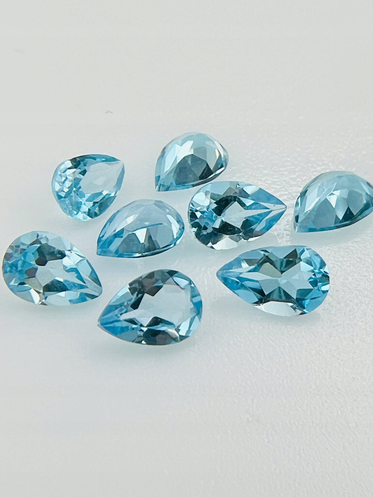 TOPAZ BLUE SWISS ŁEZKA 6X4 mm