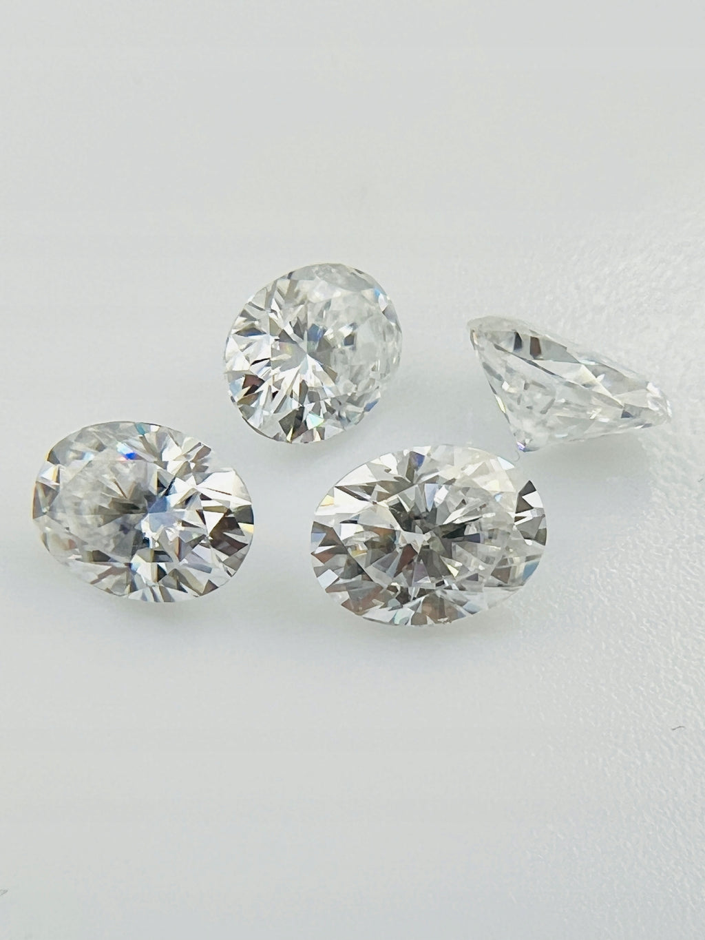 MOISSANIT BIAŁY OWAL 8X6 mm
