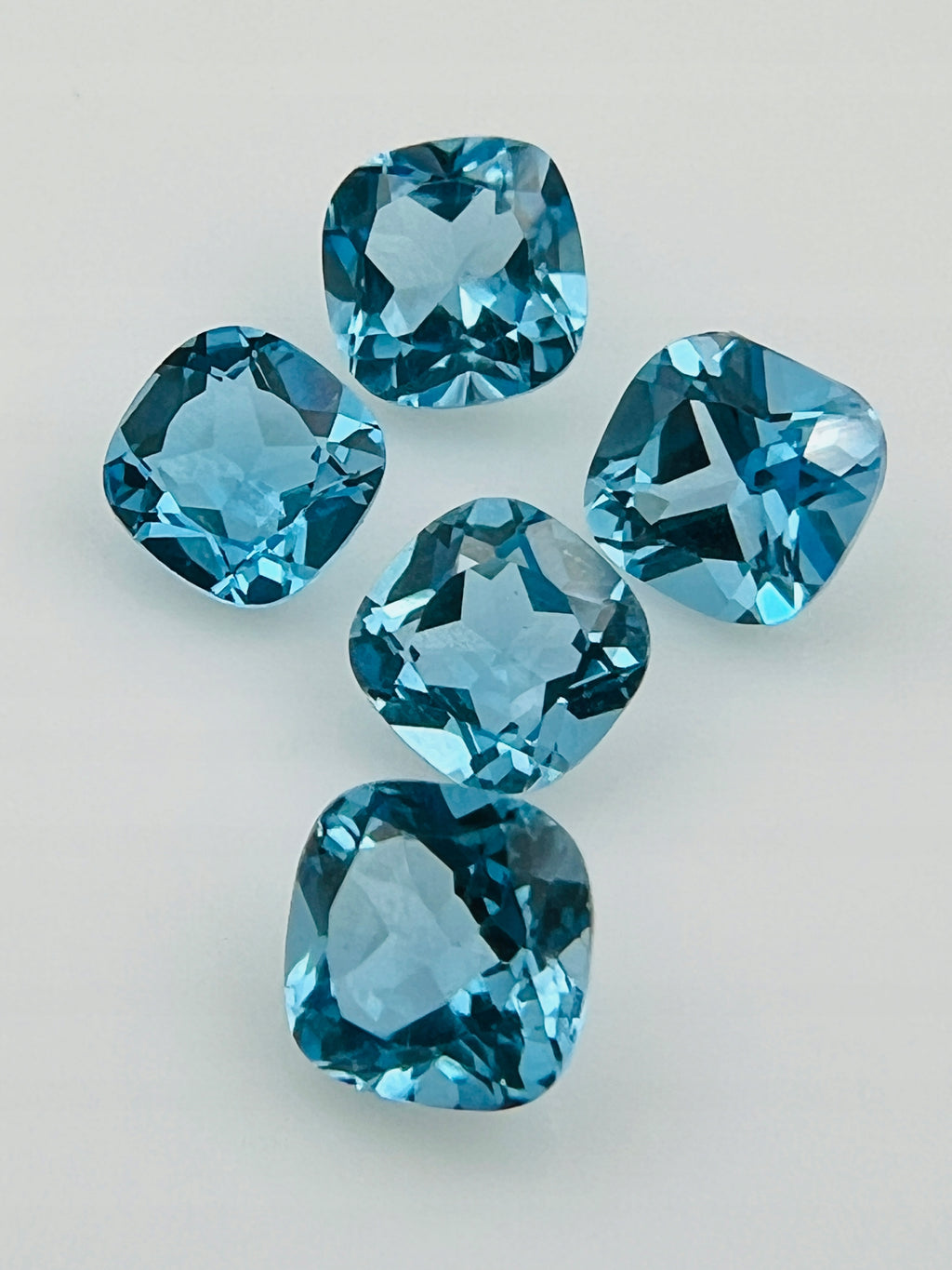 TOPAZ SWISS błękitny PODUSZKA 6X6 mm