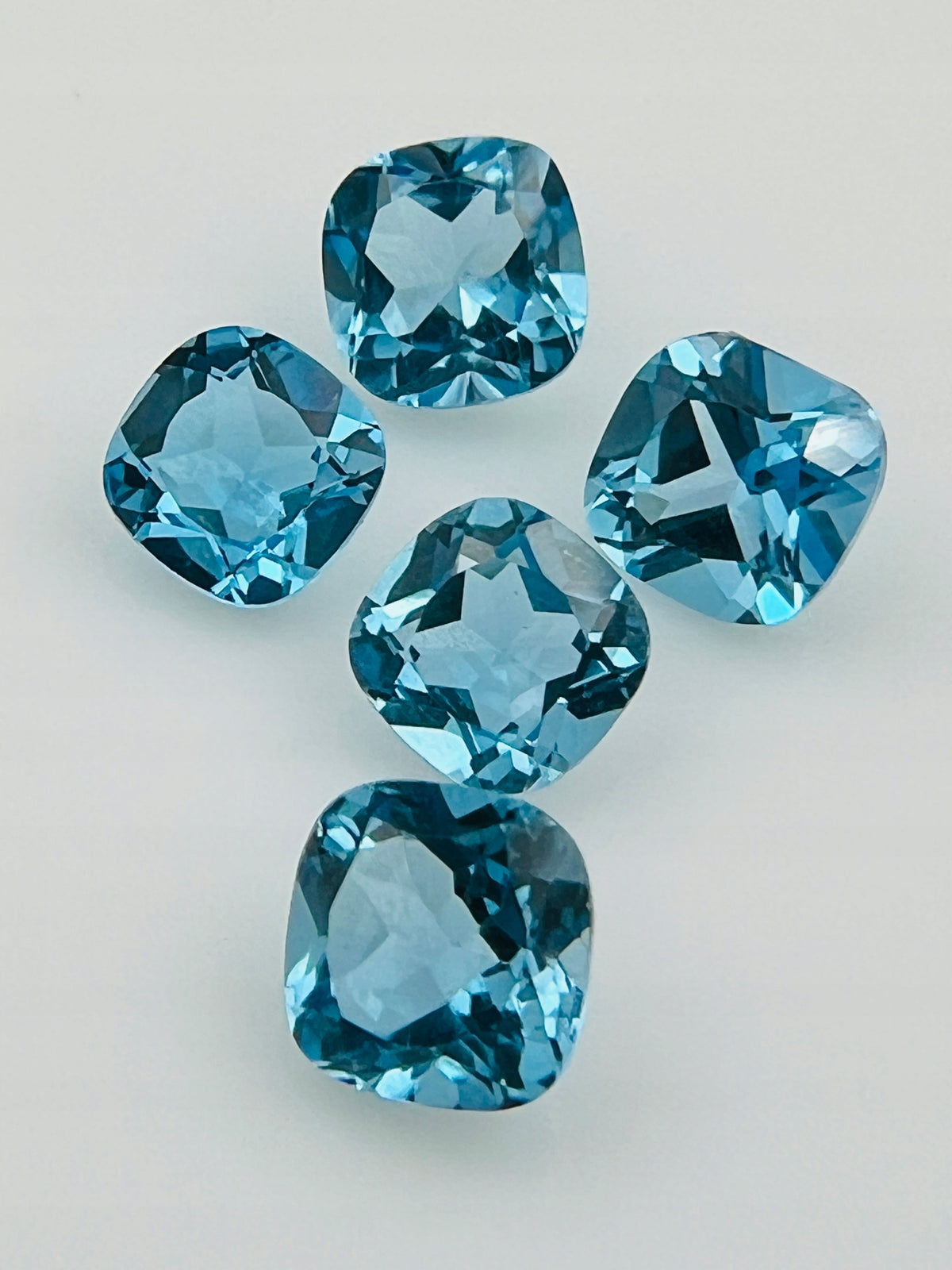 TOPAZ SWISS błękitny PODUSZKA 6X6 mm