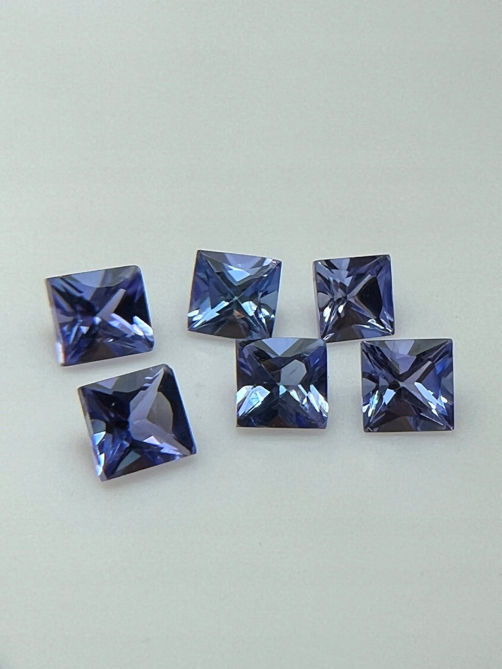 TANZANIT NATURALNY PRINCESS 4x4 mm