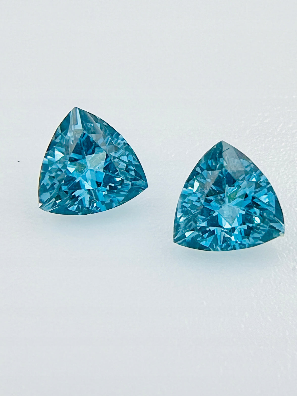 TOPAZ SWISS TRILLION 6X6 mm