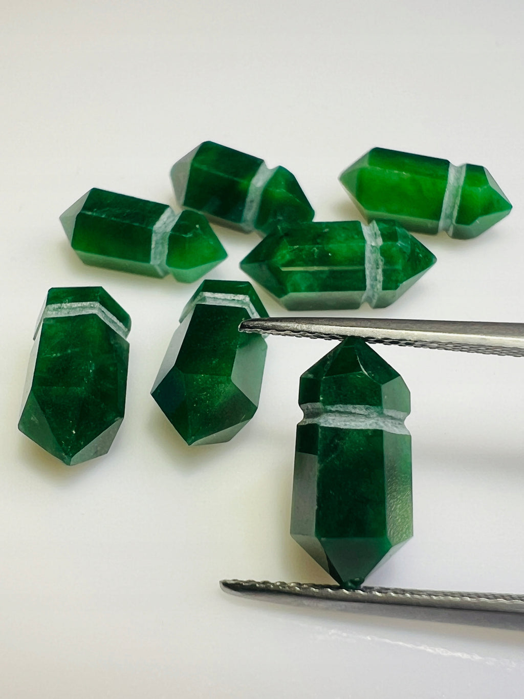 JADEIT ZIELONY STOŻEK 13X6 mm SZTUKA