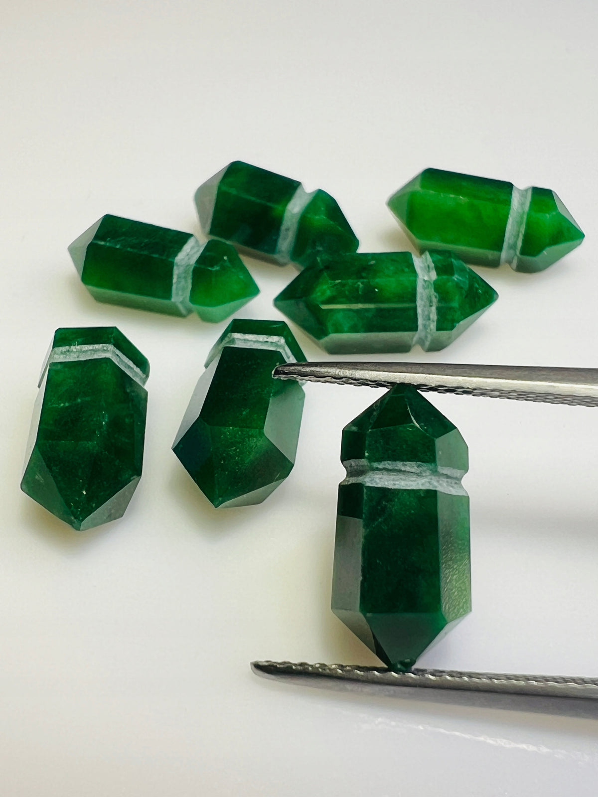 JADEIT ZIELONY STOŻEK 13X6 mm SZTUKA