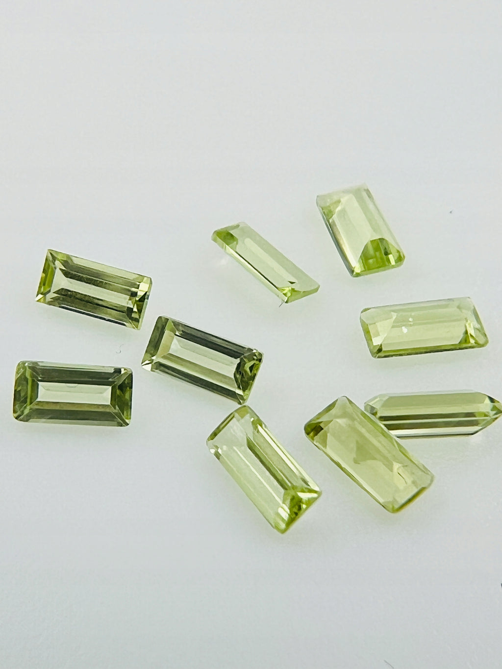PERYDOT/OLIWIN BAGIETKA 4X2 mm