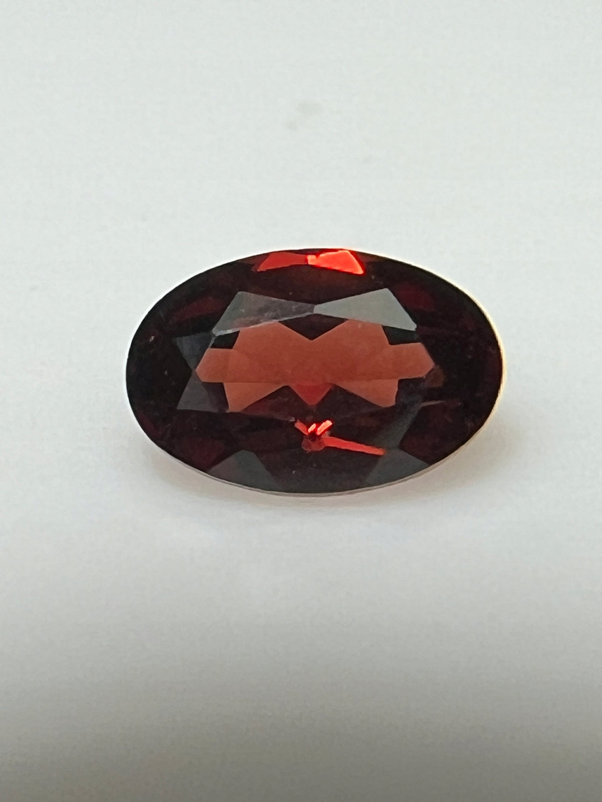 GRANAT CZERWONY OWAL 6x4 mm