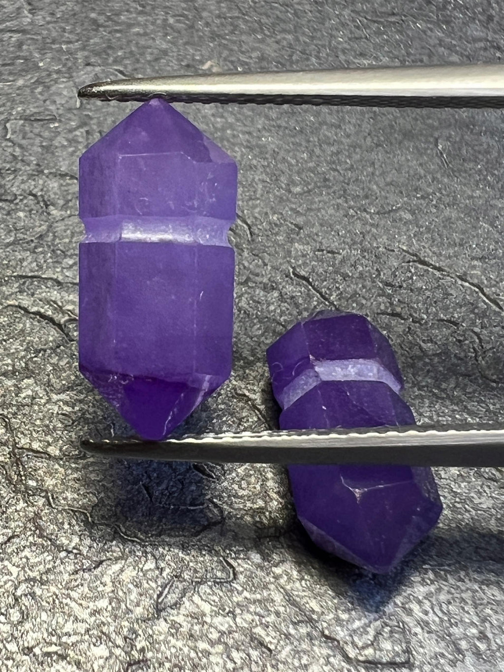 JADEIT FIOLETOWY STOŻEK 13X6 mm SZTUKA