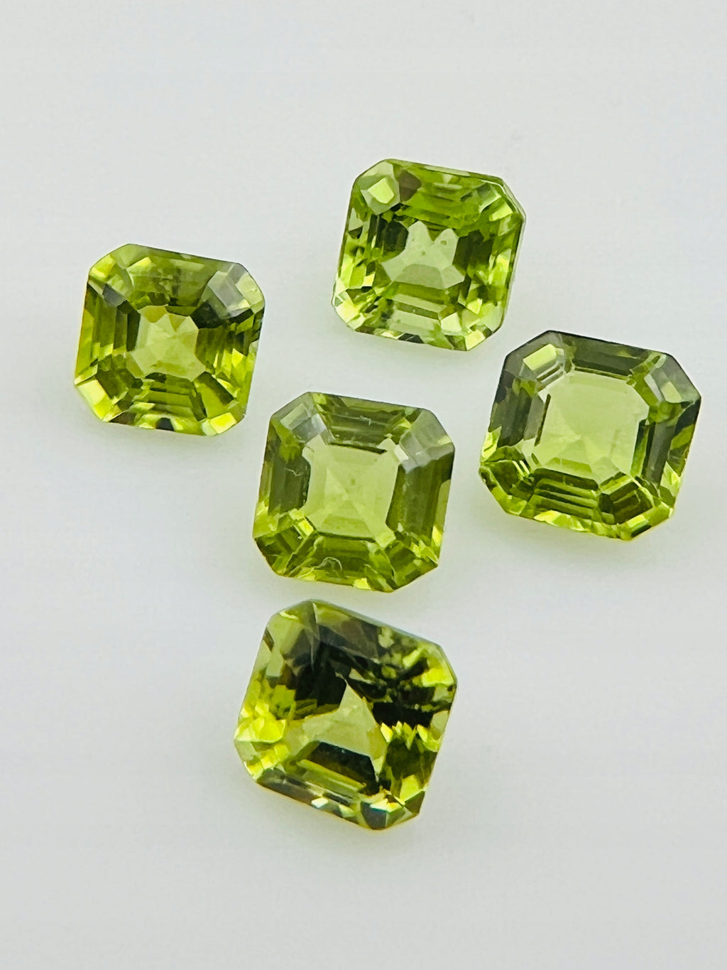 PERYDOT/OLIWIN SZLIF ASSCHER 5X5 mm