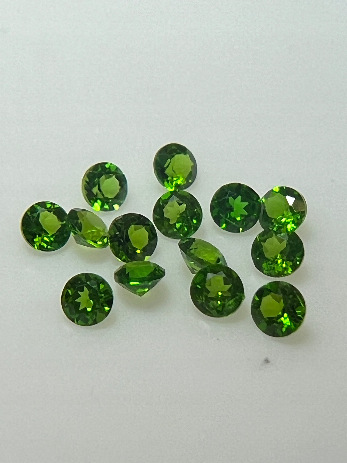 DIOPSYD NATURALNY 2 mm SZTUKA