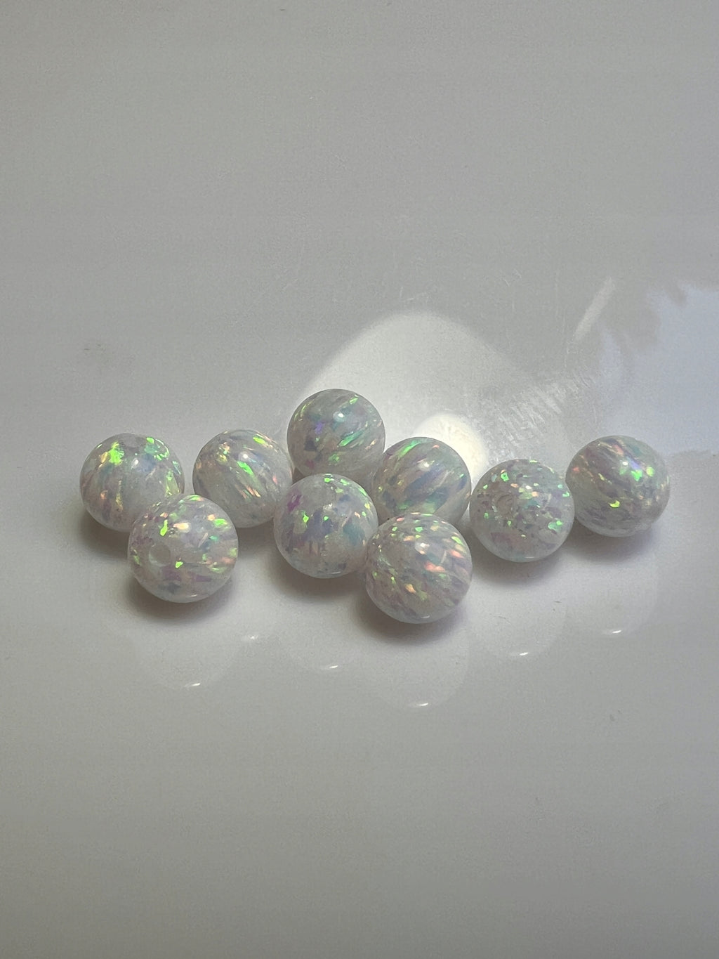 OPAL BIAŁY ARLEKIN KULA 6 mm NAWIERCONA