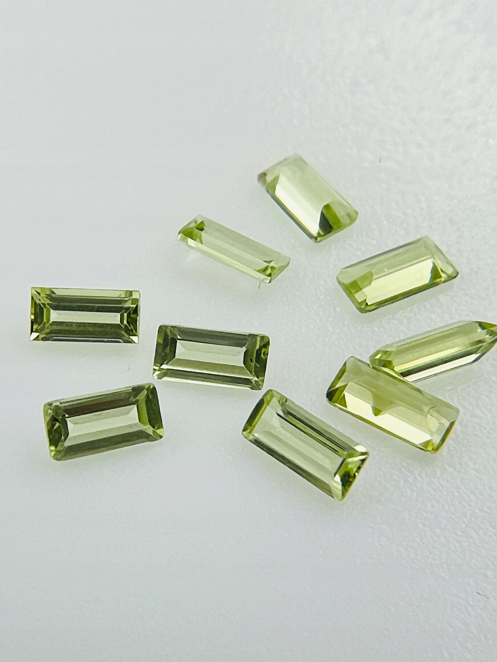 PERYDOT/OLIWIN BAGIETKA 4X2 mm