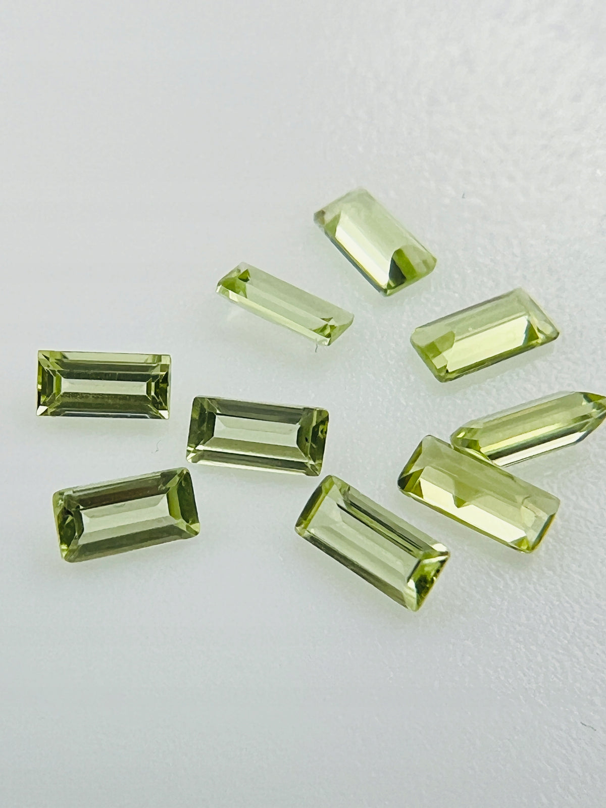 PERYDOT/OLIWIN BAGIETKA 4X2 mm