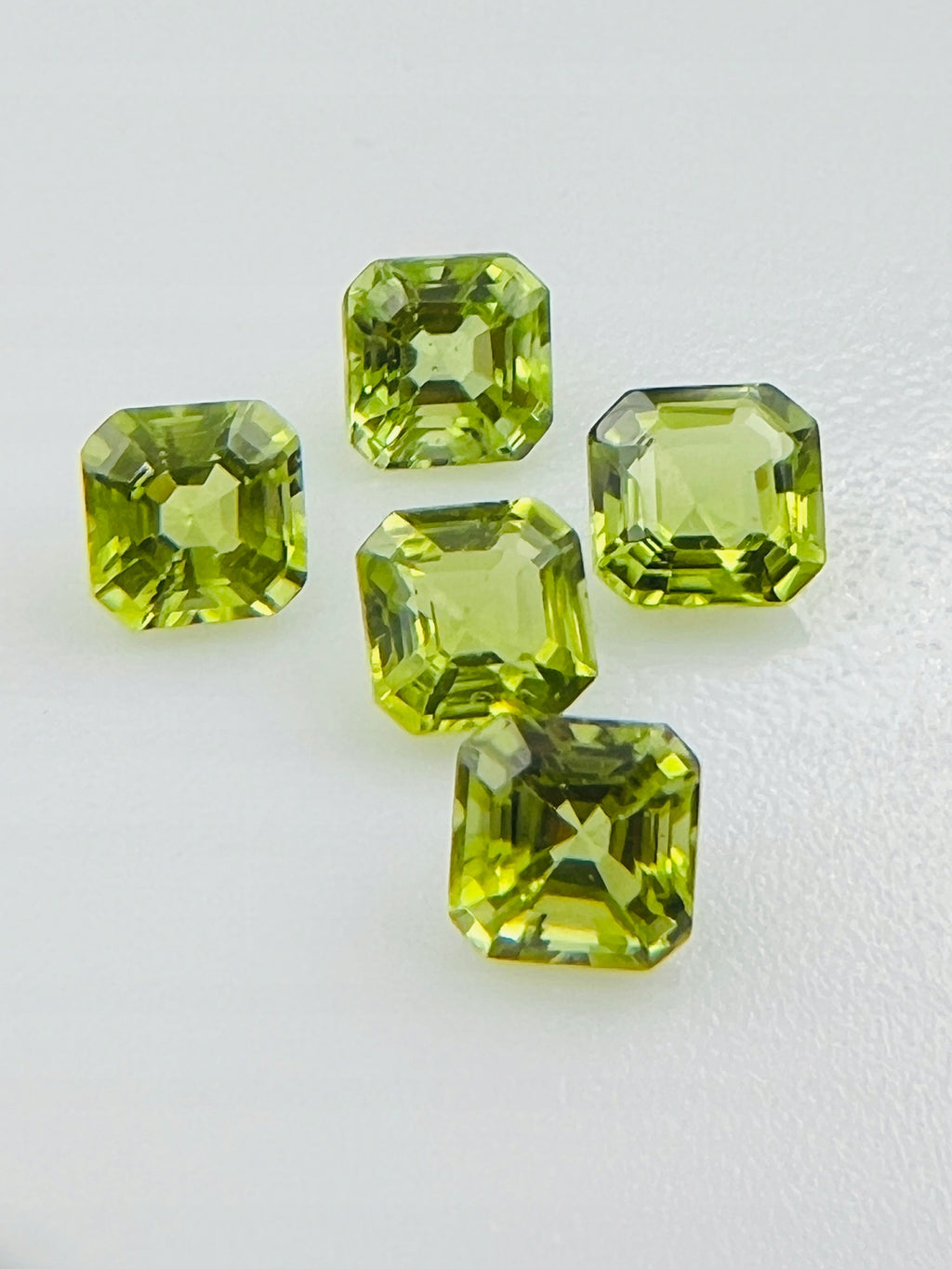 PERYDOT/OLIWIN SZLIF ASSCHER 5X5 mm