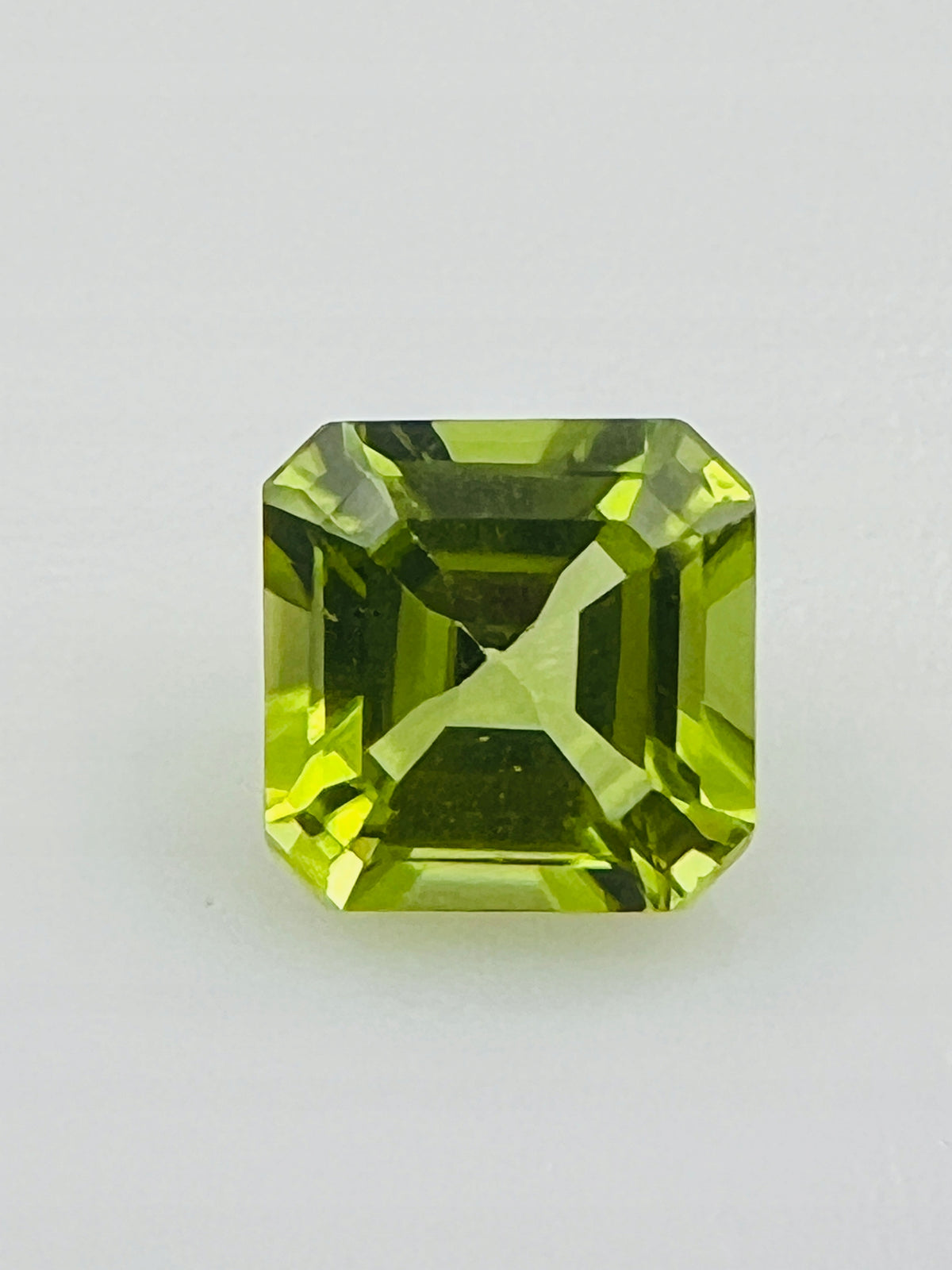 PERYDOT/OLIWIN SZLIF ASSCHER 6X6 mm