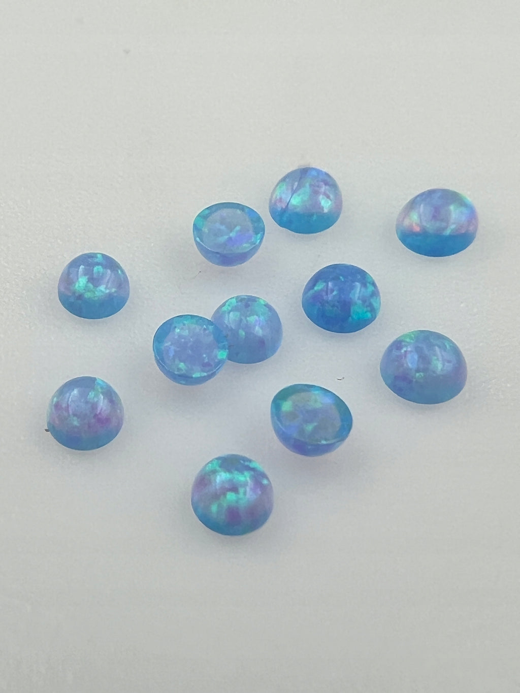 OPAL ARLEKIN KABOSZON NIEBIESKI 3 MM SZTUKA