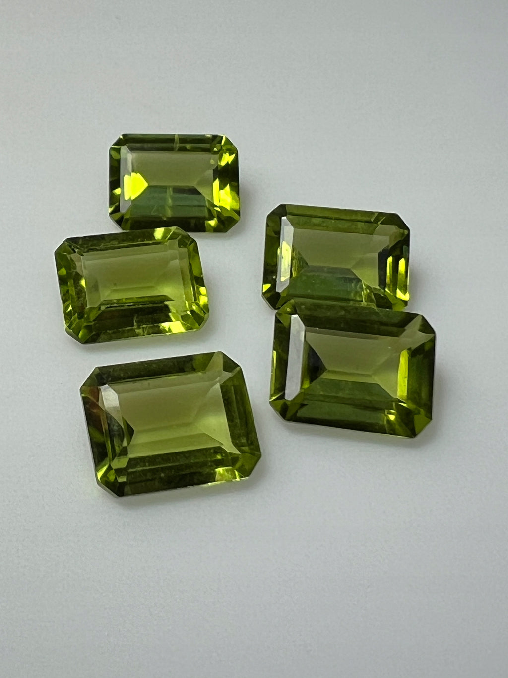 PERYDOT/OLIWIN NATURALNY OŚMIOKĄT 9x7 mm