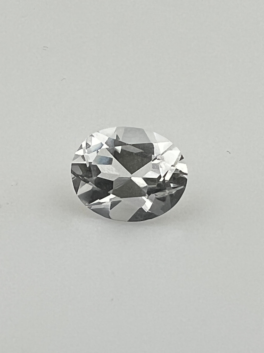 TOPAZ BIAŁY OWAL 10,8X8,2 MM SZTUKA