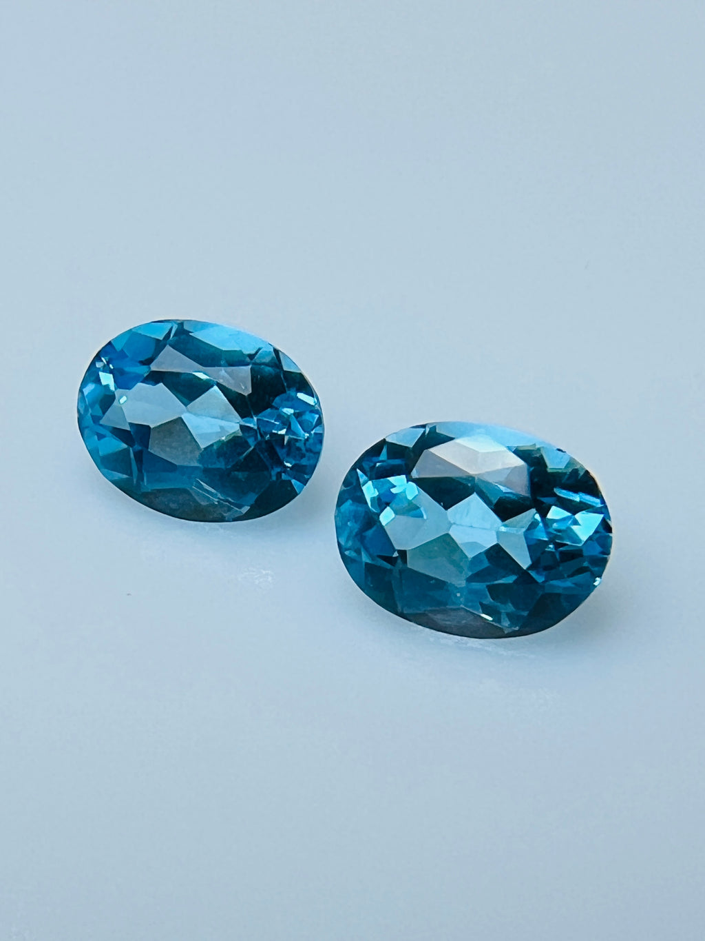 TOPAZ SWISS BLUE OWAL 9X7 MM