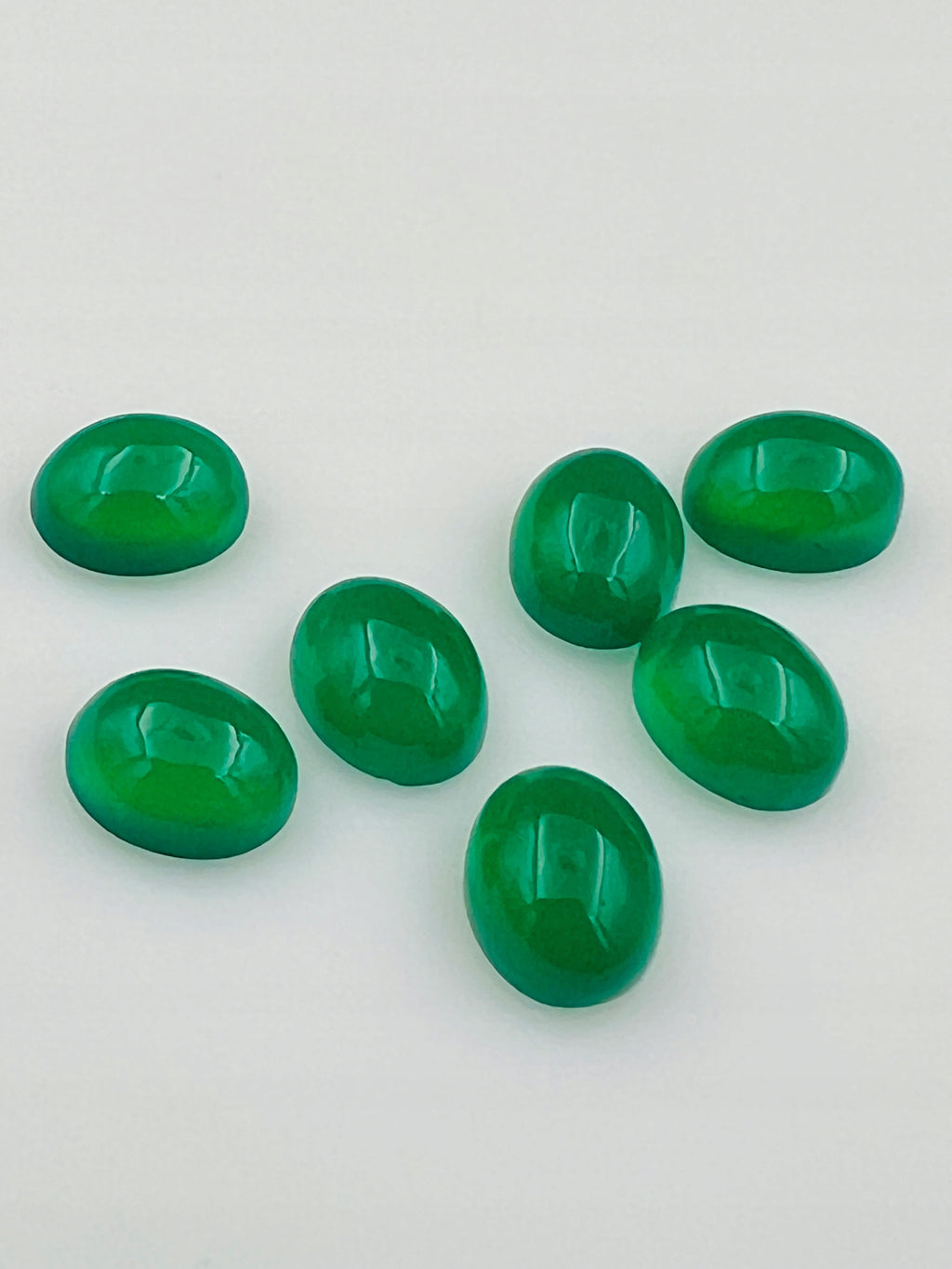 AGAT ZIELONY OWAL KABOSZON 9X7 mm SZTUKA