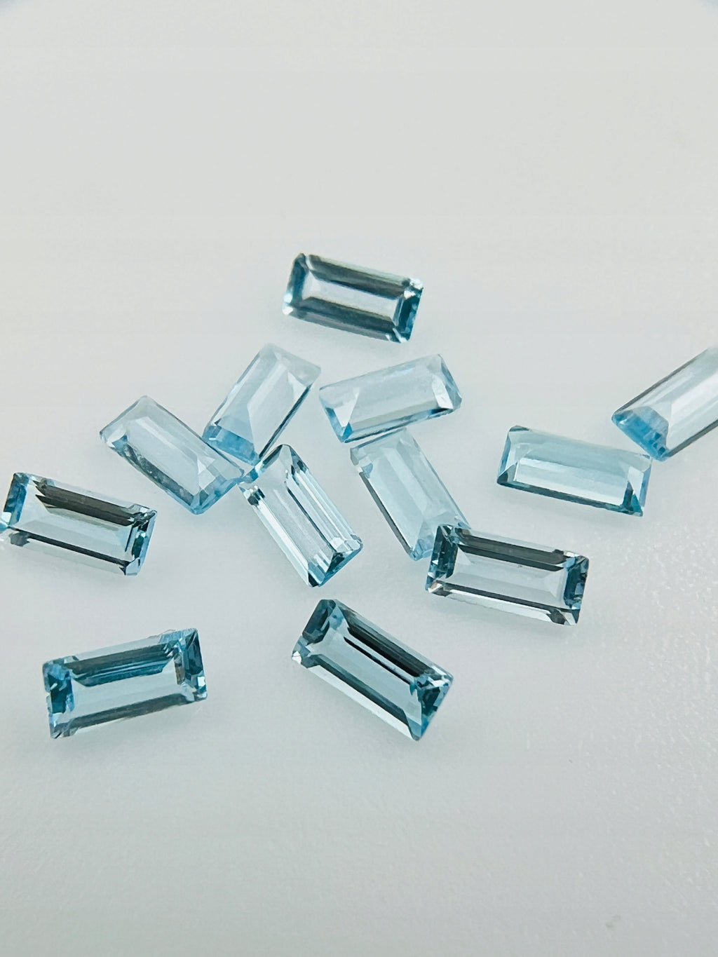 TOPAZ SWISS BLUE bagietka 4x2 mm