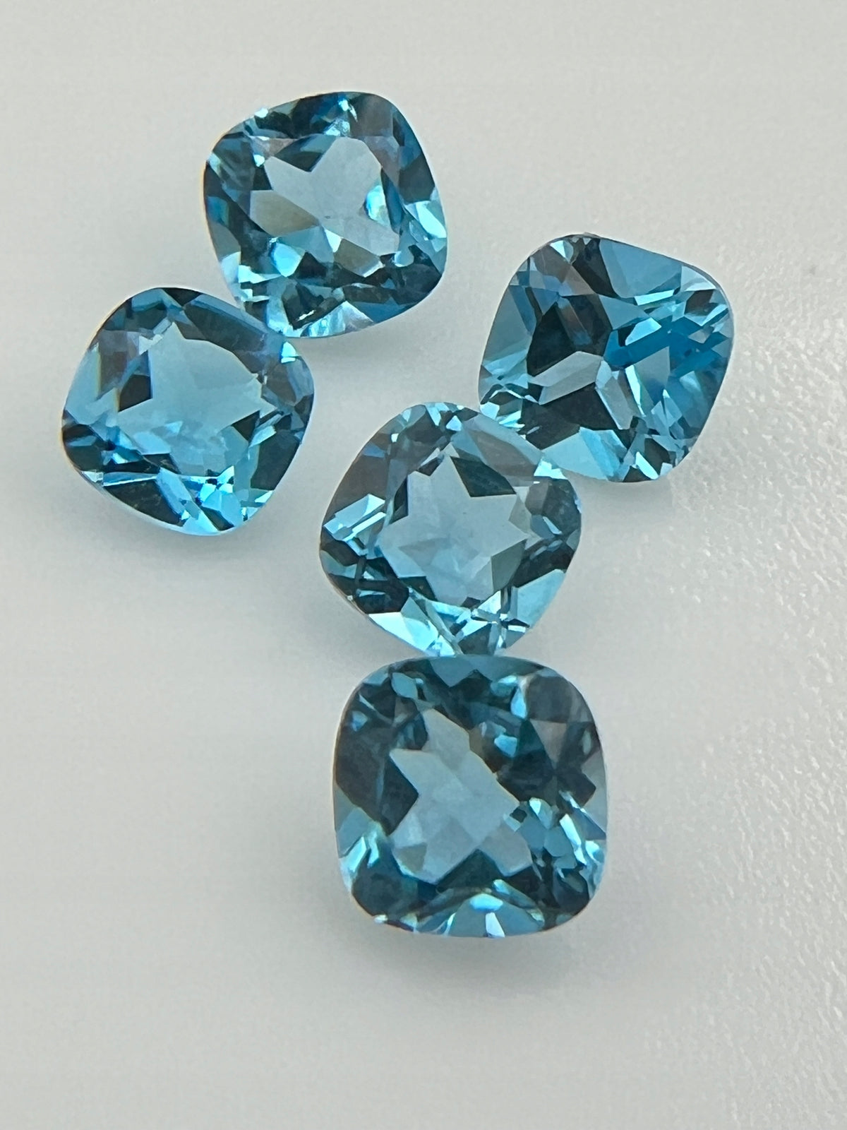 TOPAZ SWISS błękitny PODUSZKA 6X6 mm