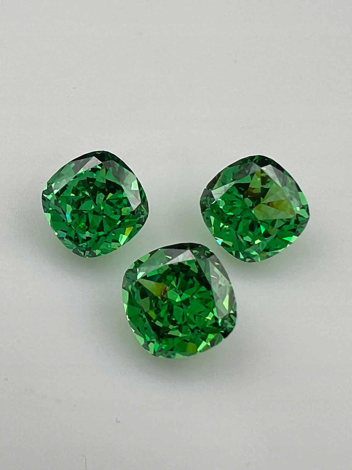 CYRKONIA zielona PODUSZKA 10x10 mm