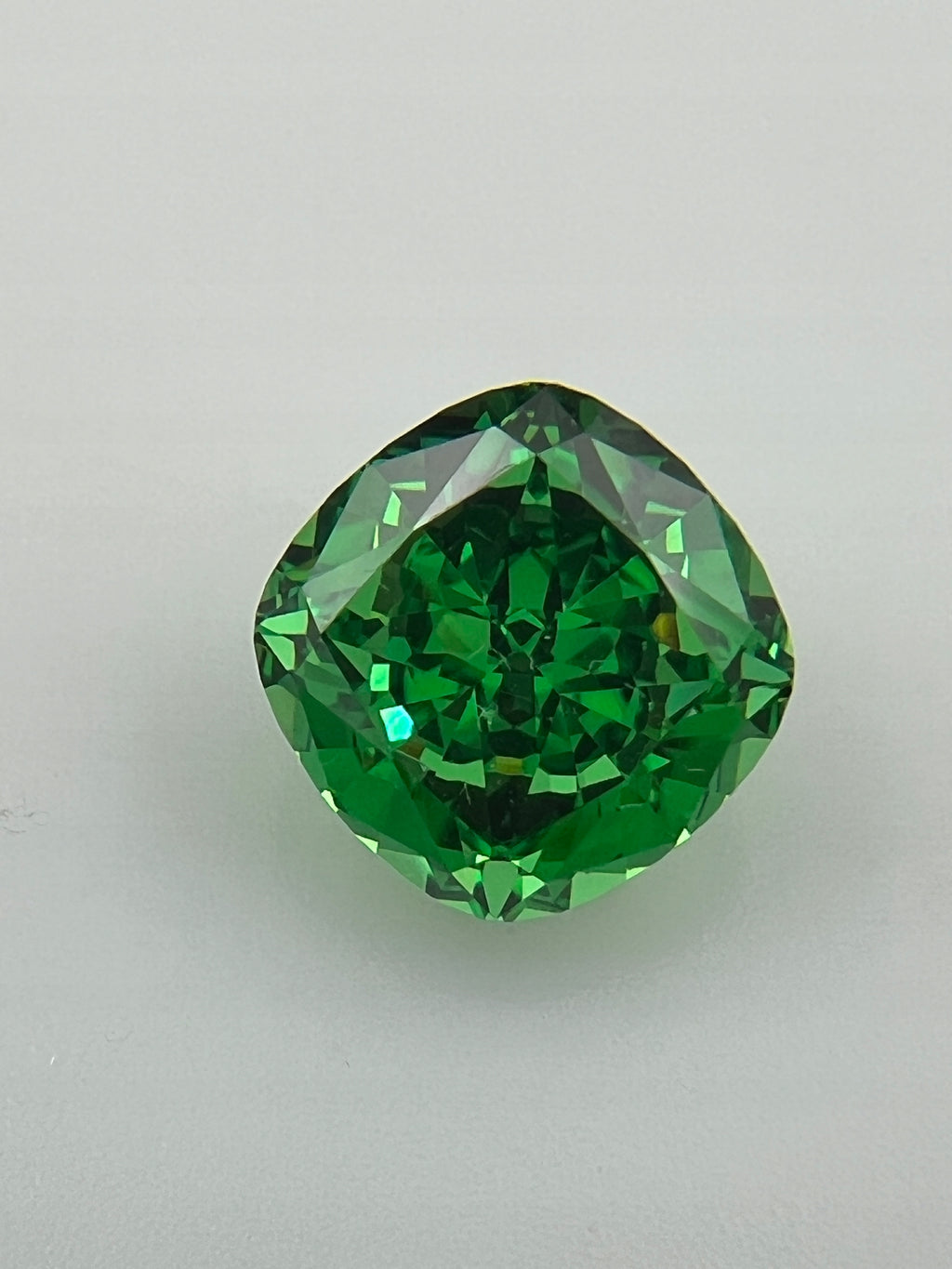 CYRKONIA zielona PODUSZKA 10x10 mm