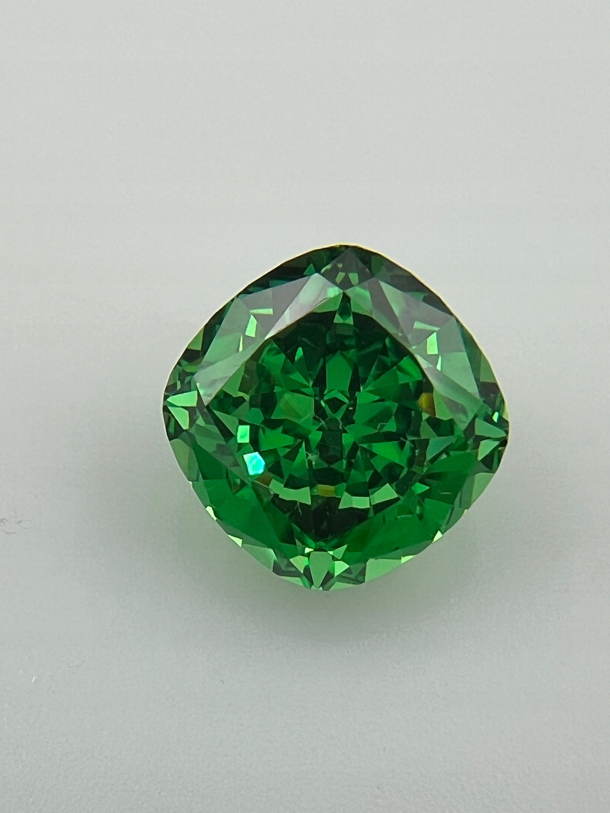 CYRKONIA zielona PODUSZKA 10x10 mm