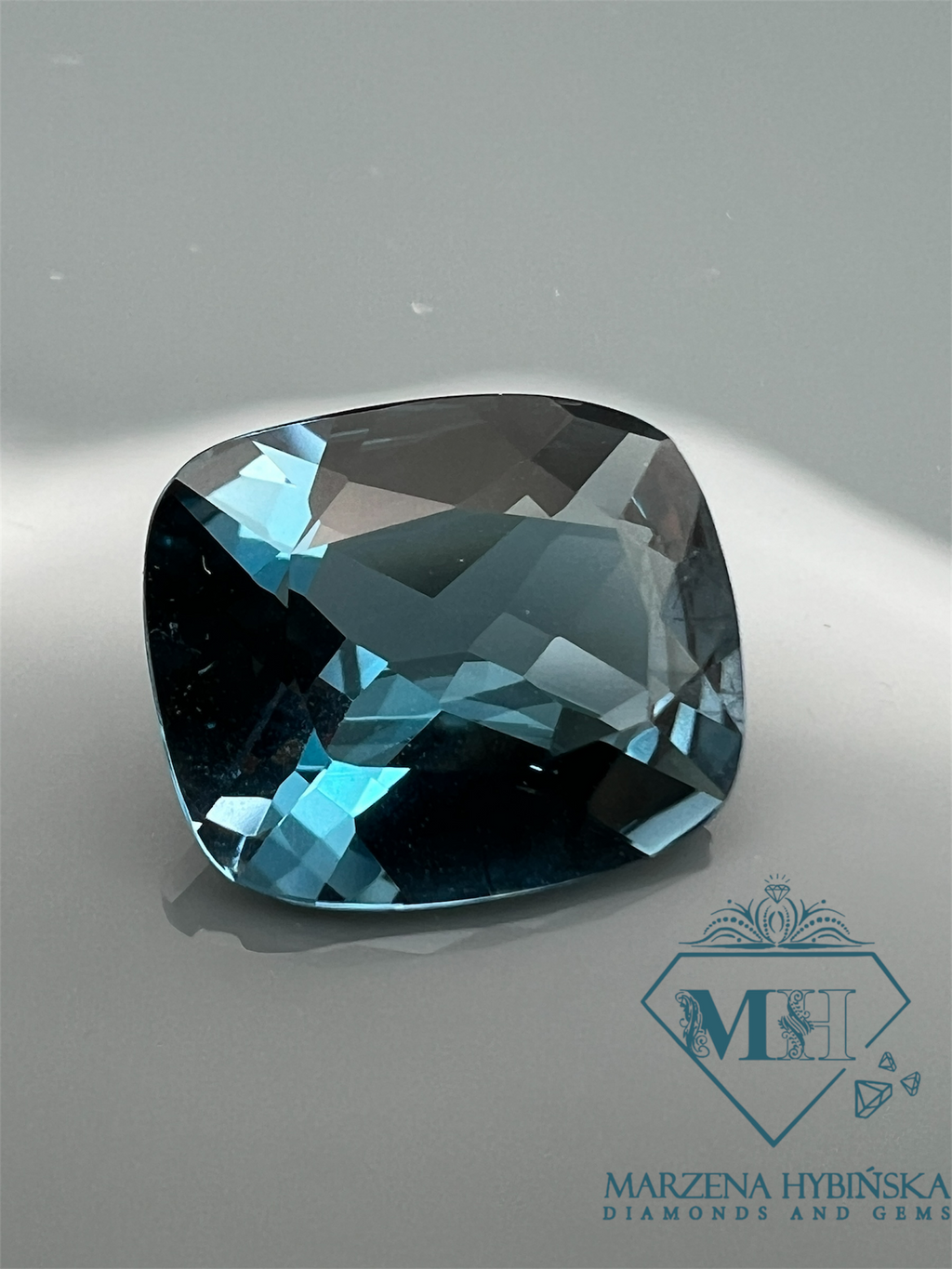 TOPAZ LONDON BLUE PODUSZKA 12X10 mm