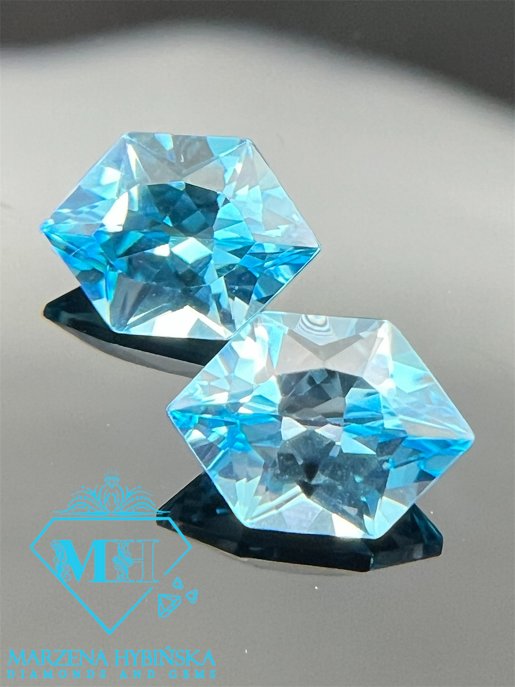 TOPAZ SWISS BLUE Hexagon 10X7 mm