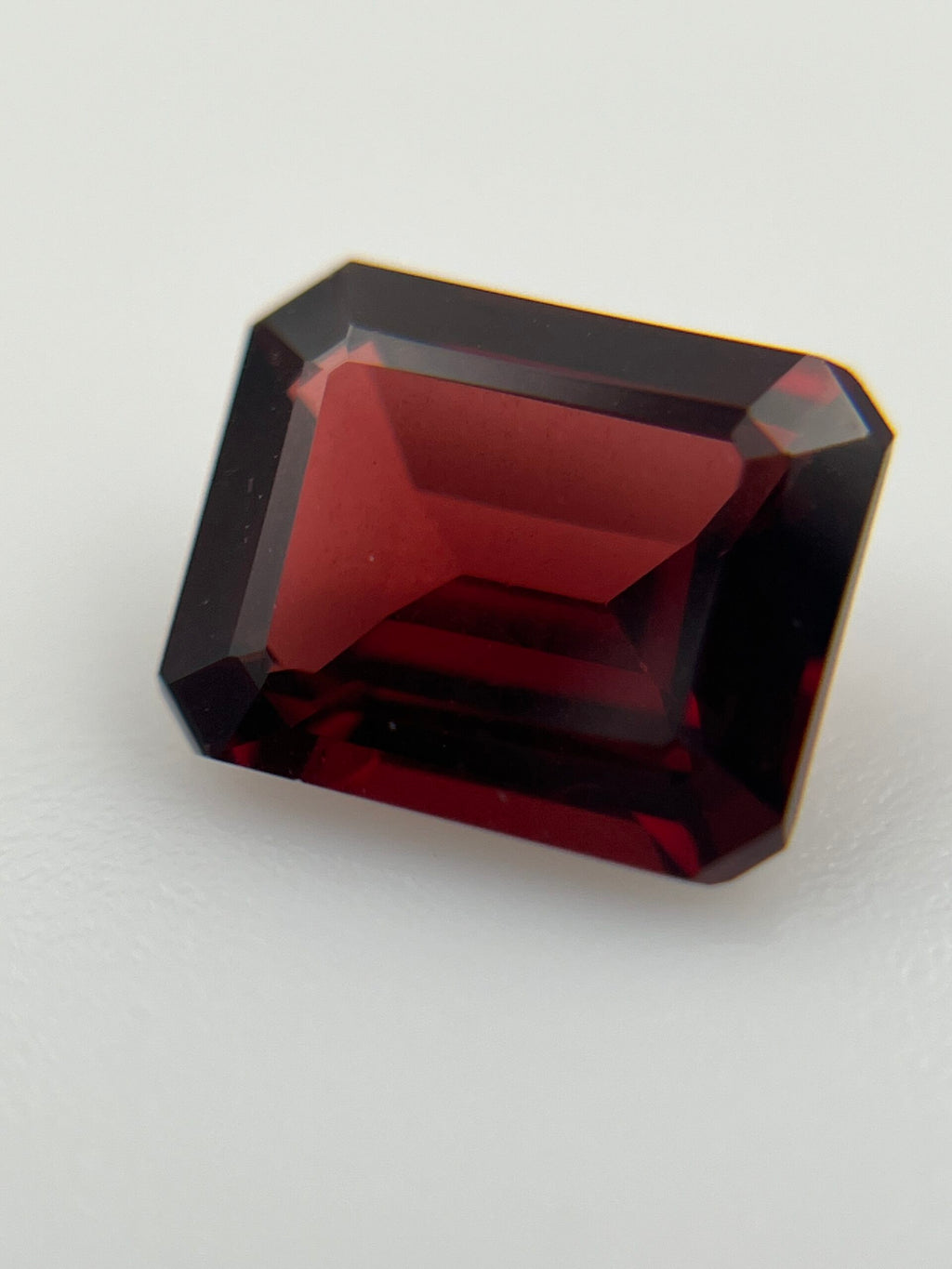GRANAT CZERWONY OŚMIOKĄT 10X8 mm