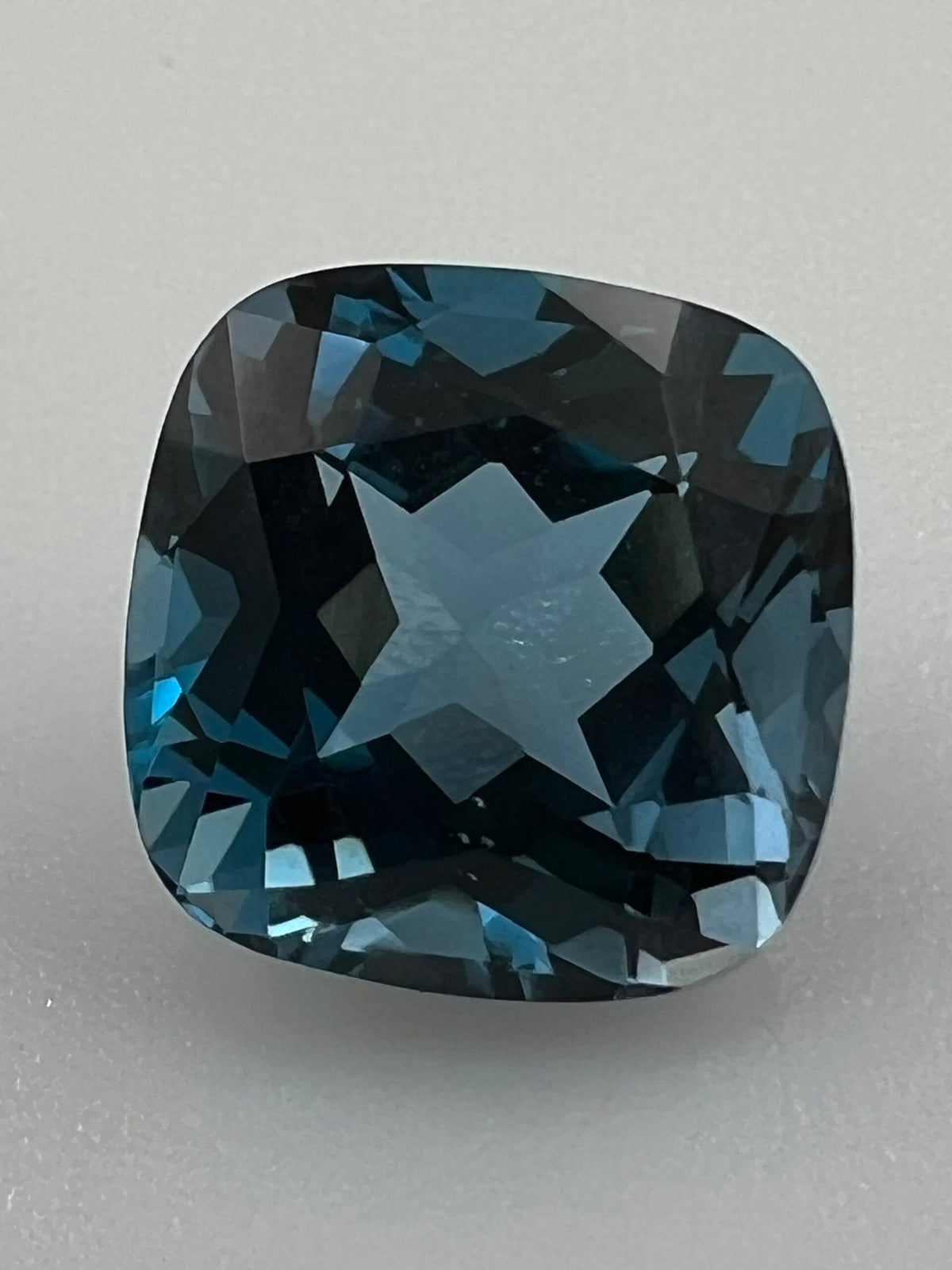 TOPAZ LONDON BLUE PODUSZKA 10X10 mm