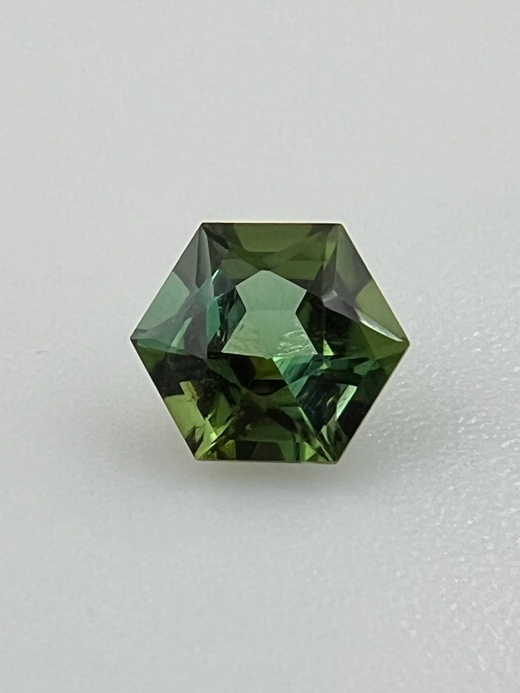 TURMALIN ZIELONY sześciokąt 5,9x5,9 mm