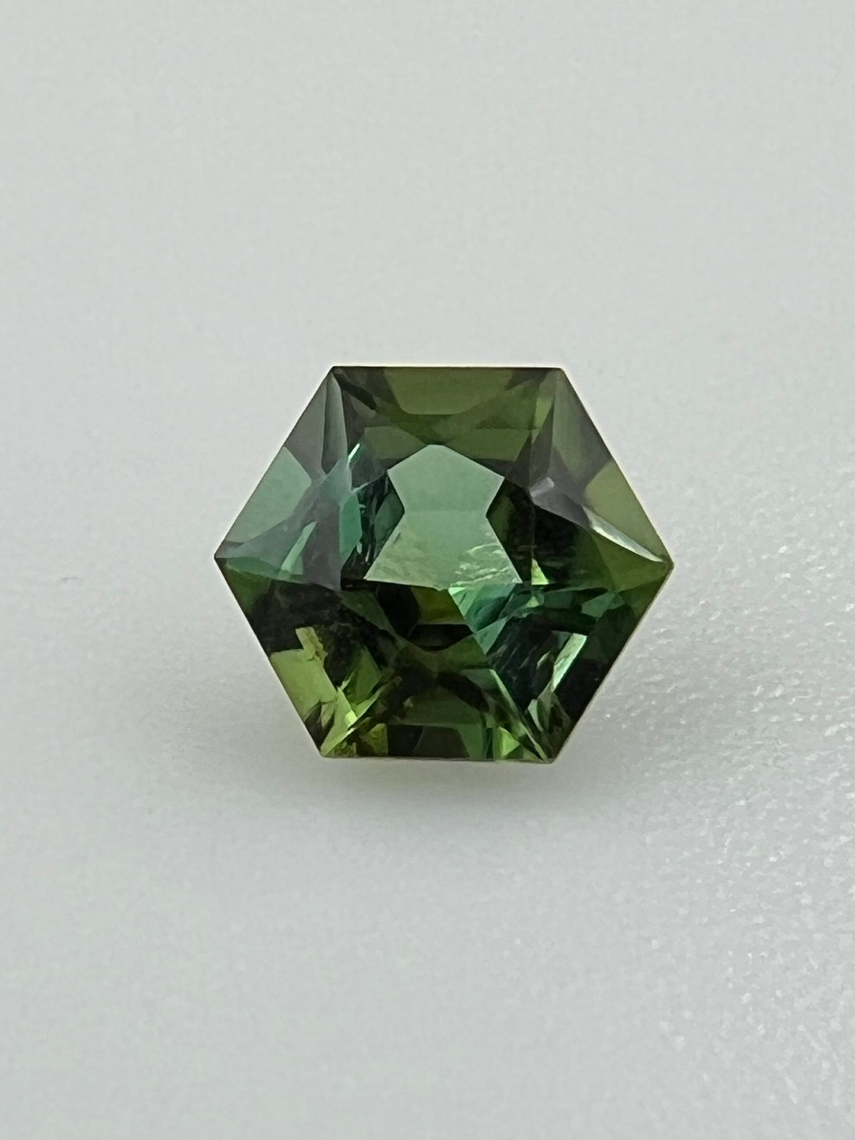 TURMALIN ZIELONY sześciokąt 5,9x5,9 mm