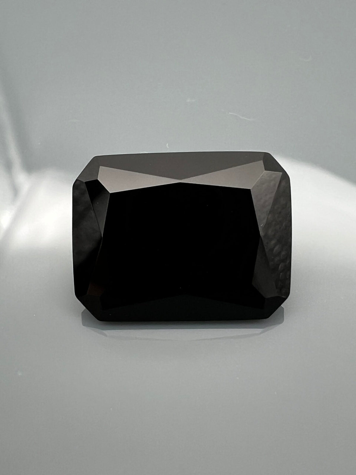 CYRKONIA CZARNA OŚMIOKĄT 17x13 mm