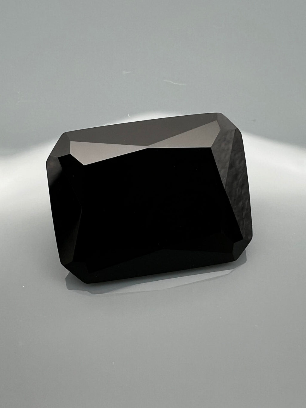 CYRKONIA CZARNA OŚMIOKĄT 17x13 mm