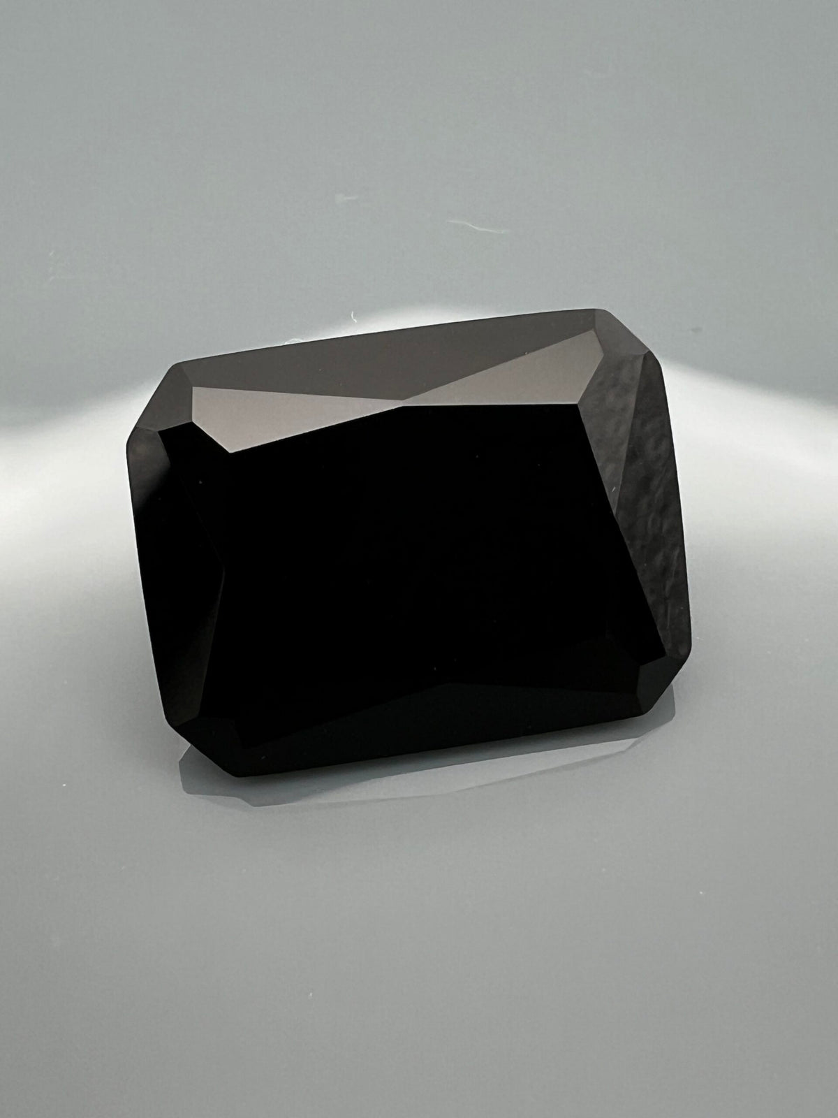 CYRKONIA CZARNA OŚMIOKĄT 17x13 mm