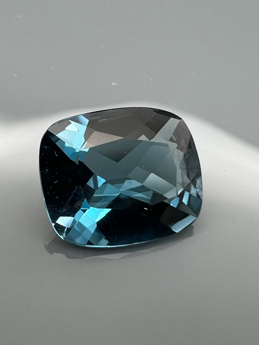 TOPAZ LONDON BLUE PODUSZKA 12X10 mm