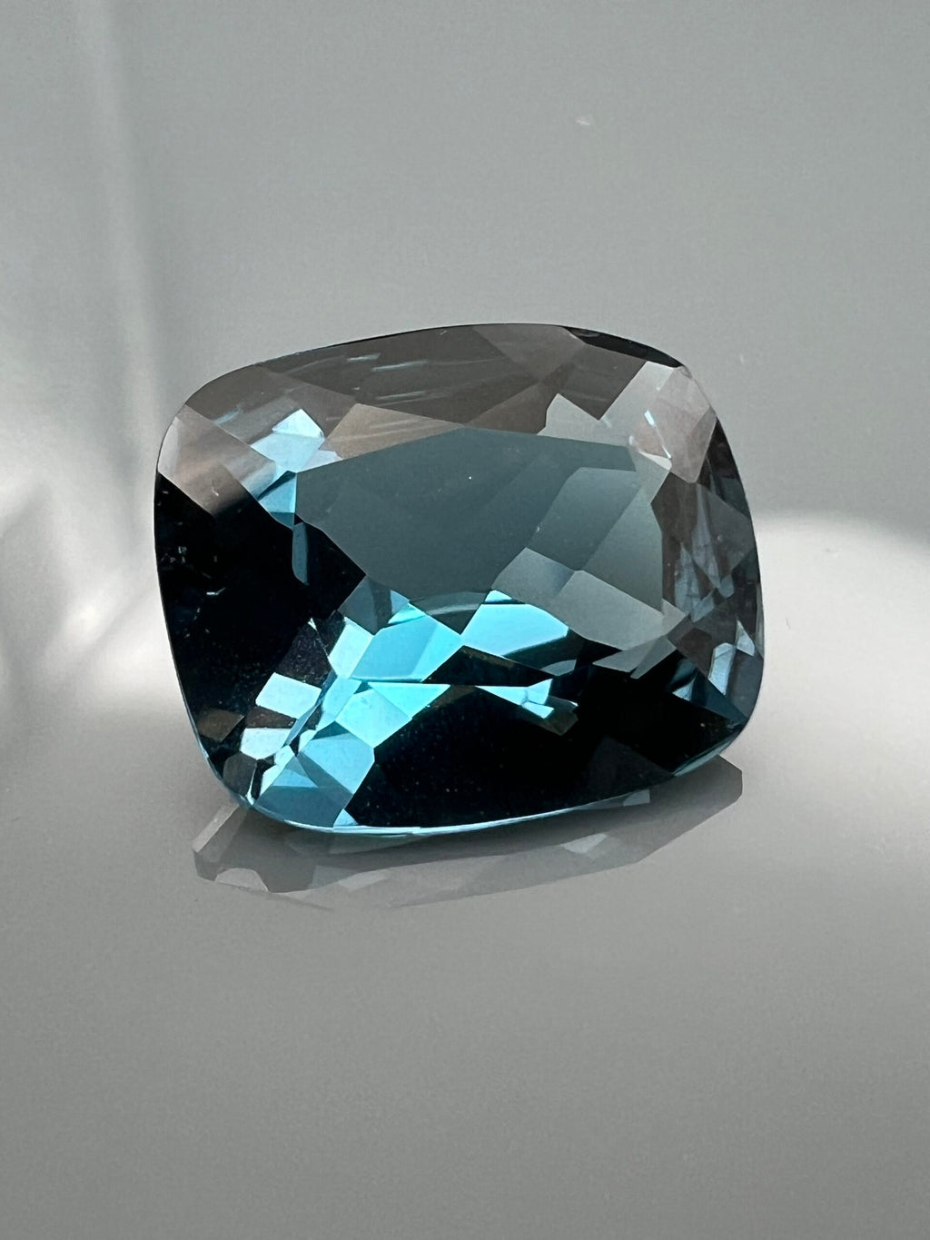 TOPAZ LONDON BLUE PODUSZKA 12X10 mm