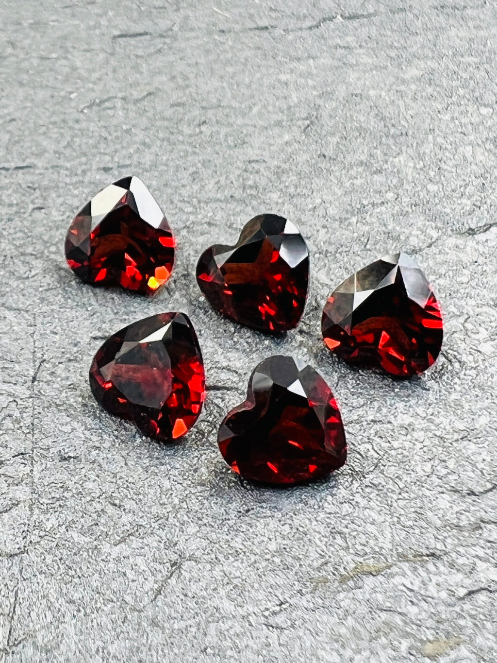 GRANAT CZERWONY SERCE 6X6 mm