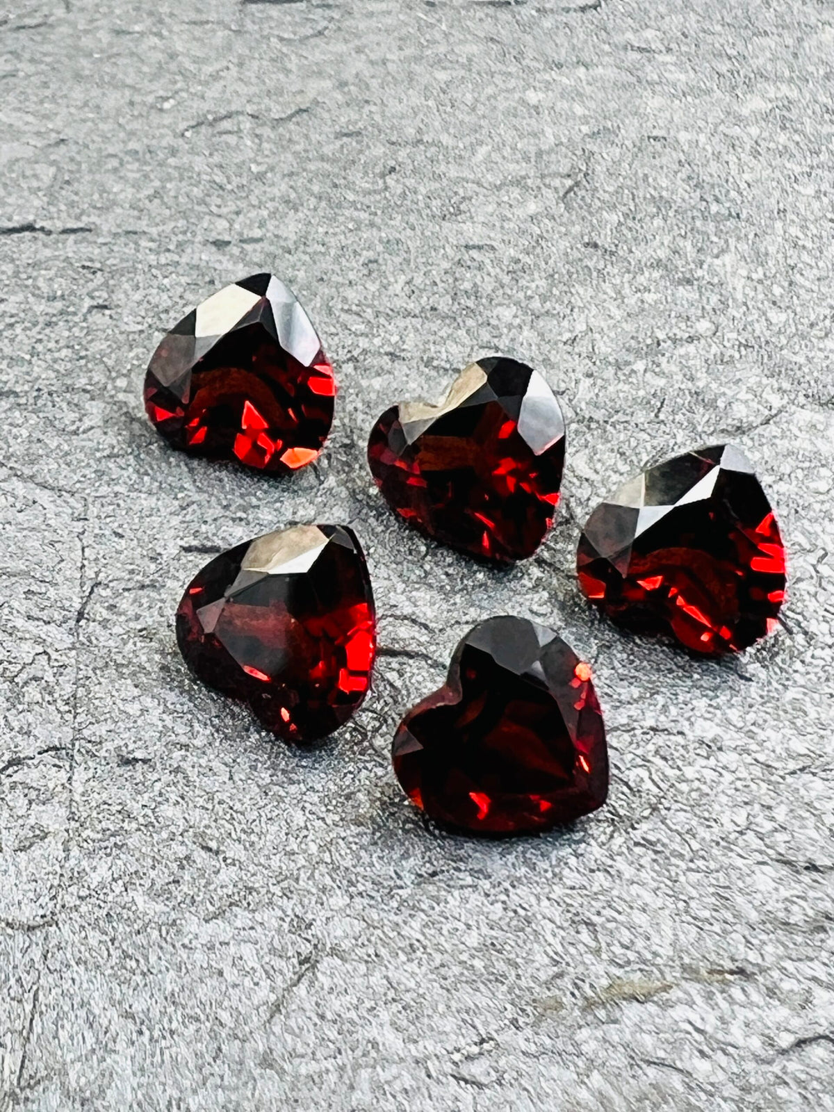 GRANAT CZERWONY SERCE 6X6 mm