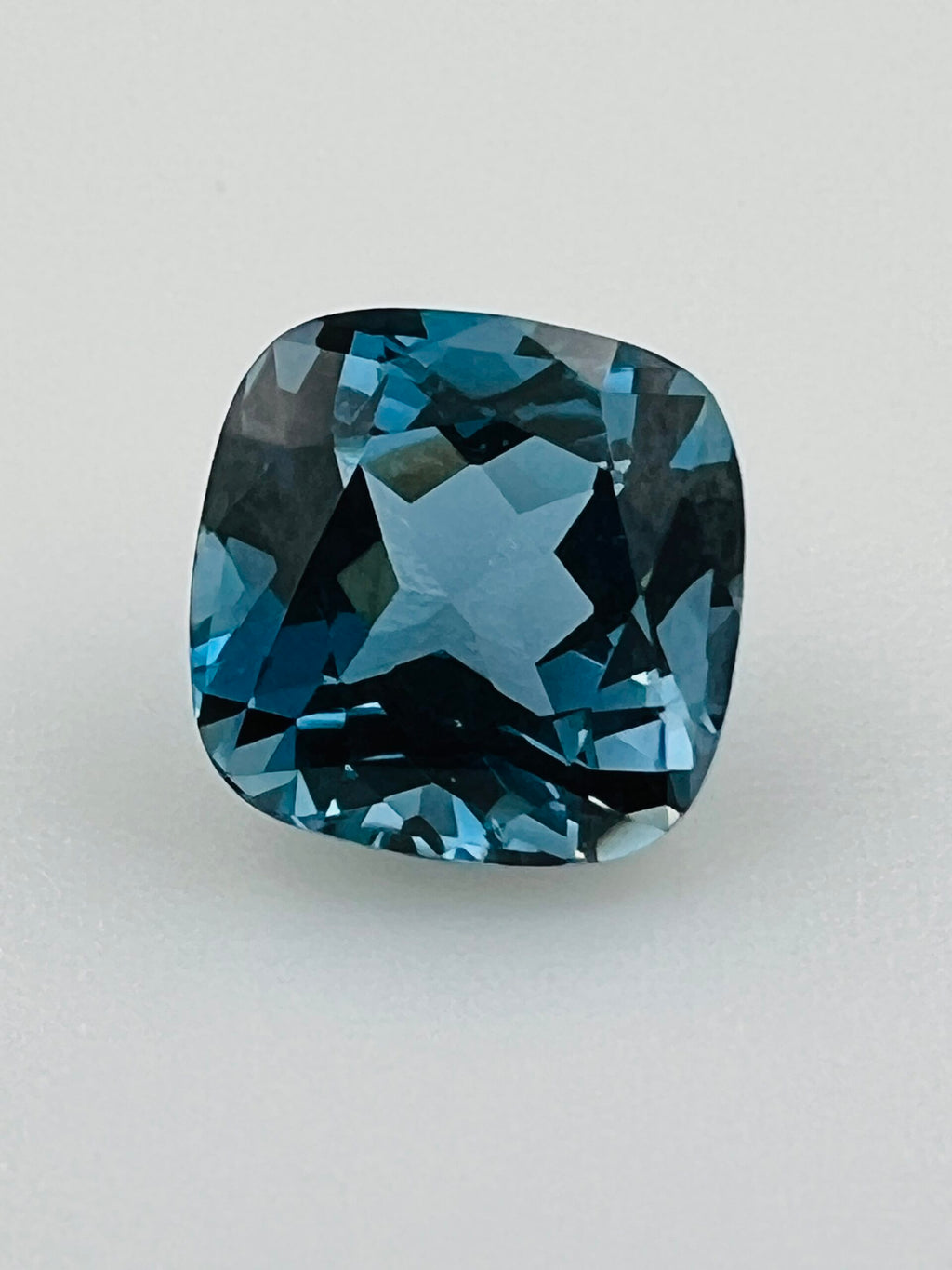 TOPAZ LONDON BLUE PODUSZKA 10X10 mm