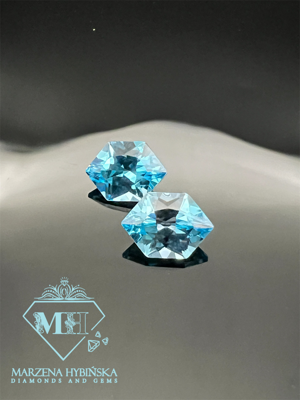 TOPAZ SWISS BLUE Hexagon 10X7 mm