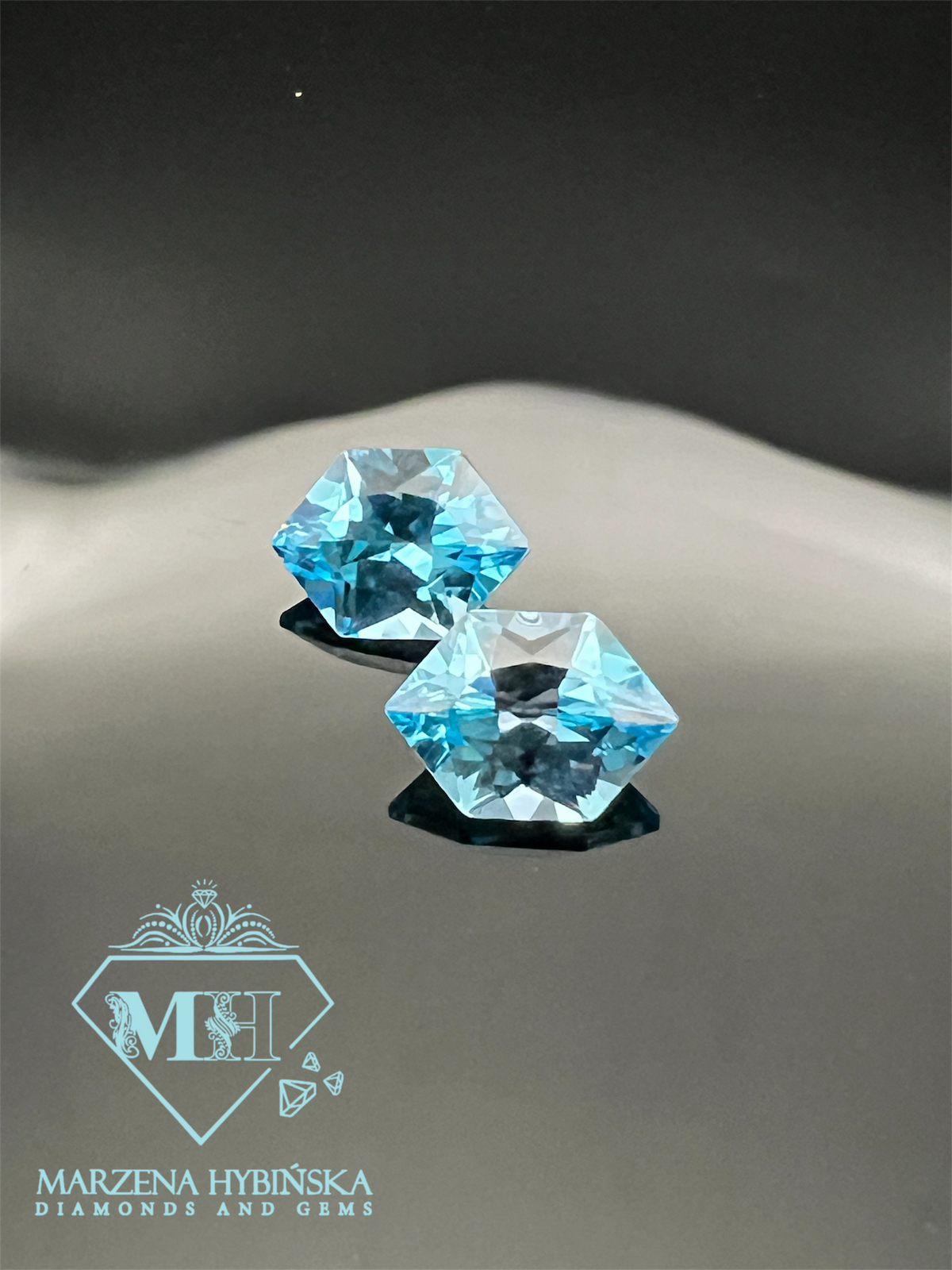 TOPAZ SWISS BLUE Hexagon 10X7 mm