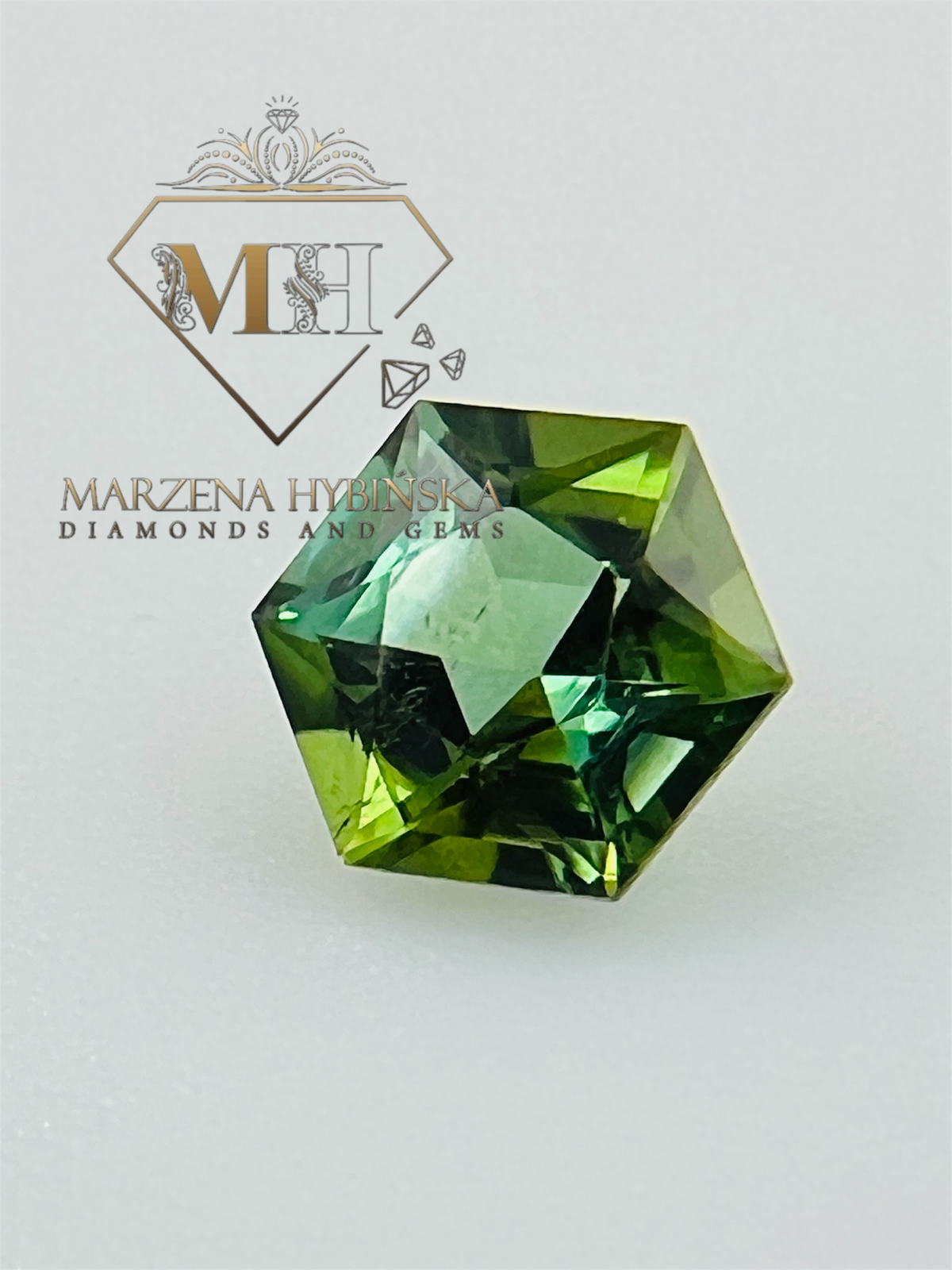 TURMALIN ZIELONY sześciokąt 5,9x5,9 mm