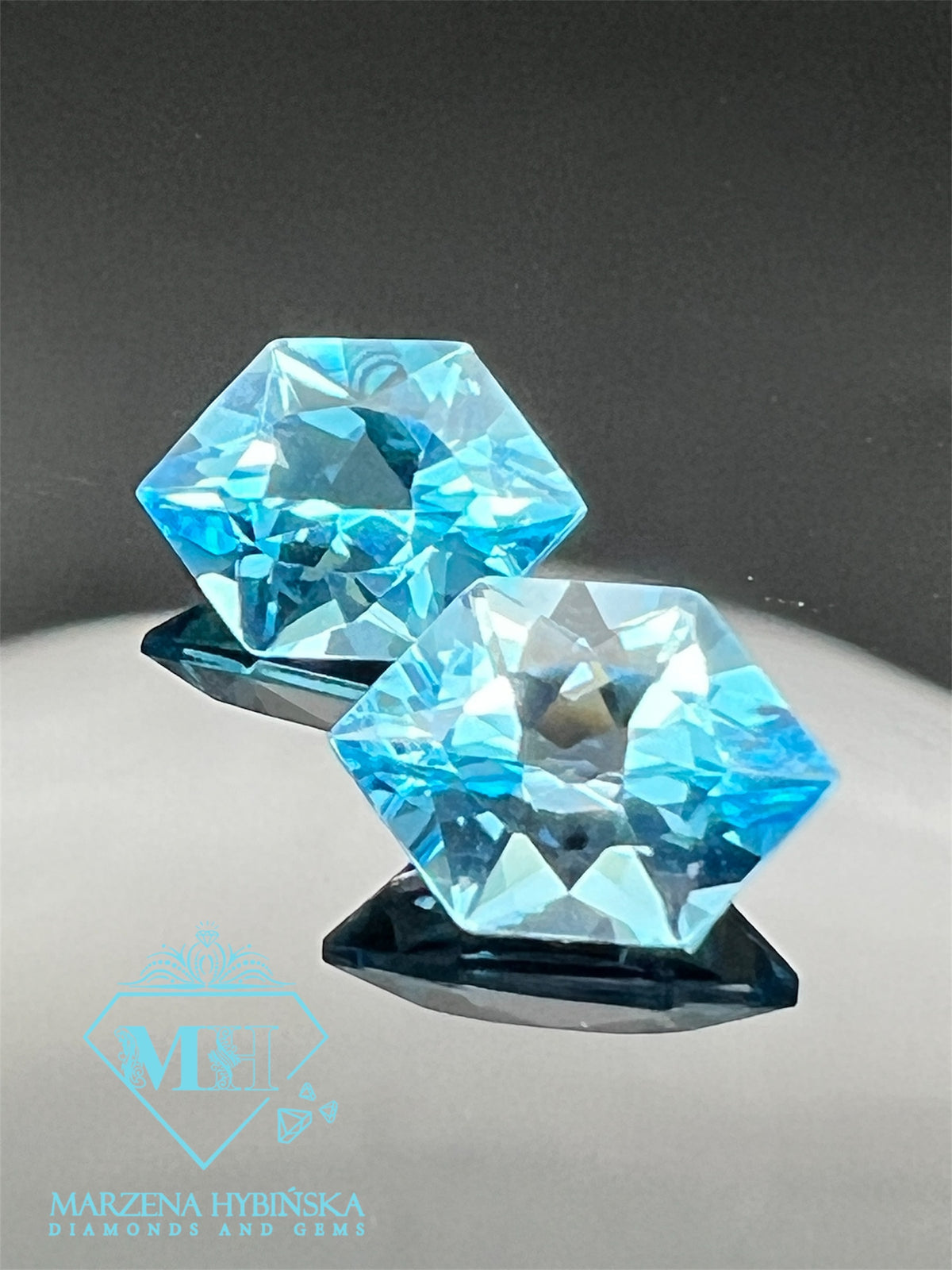 TOPAZ SWISS BLUE Hexagon 10X7 mm