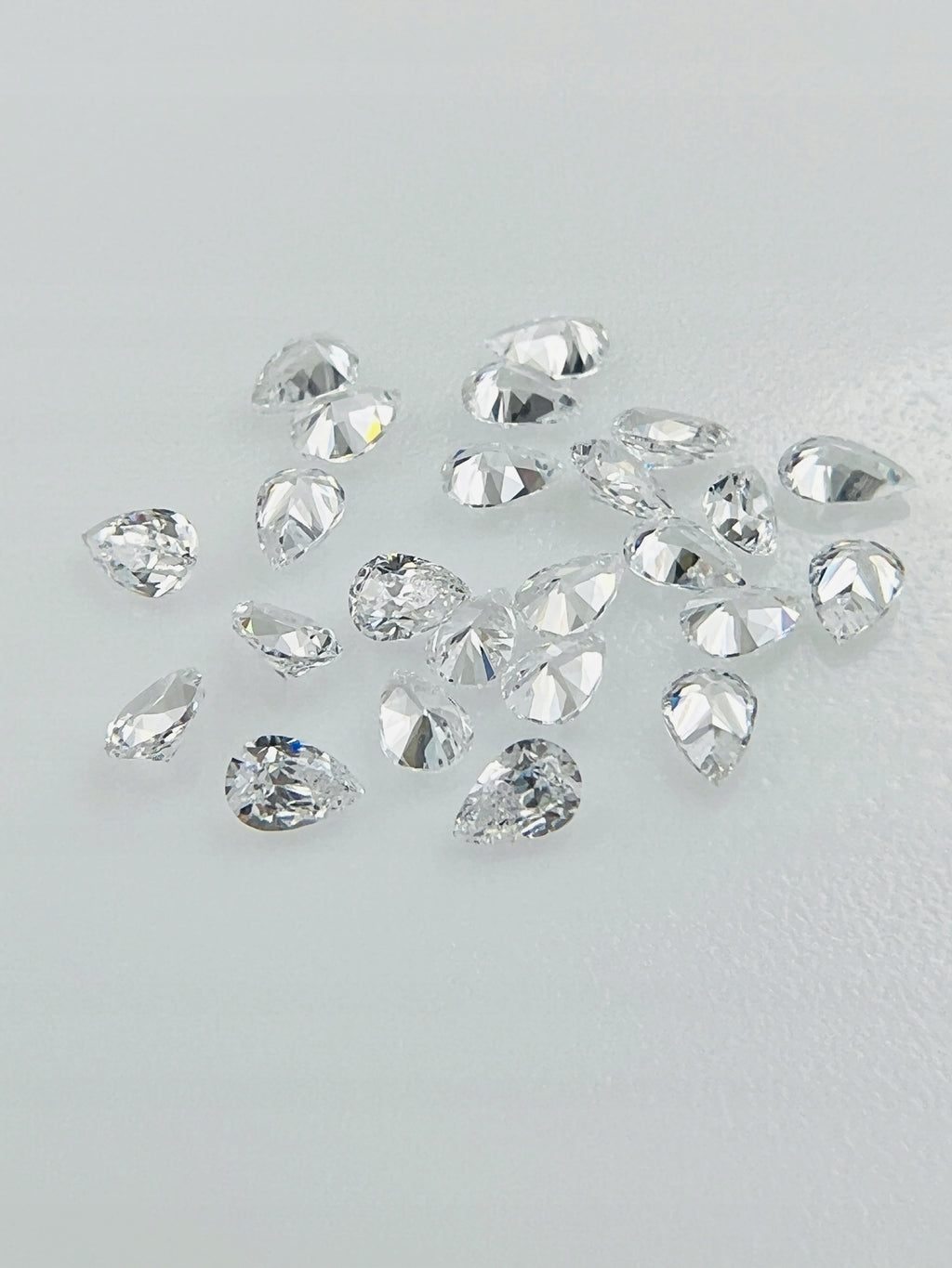 CYRKONIA BIAŁA ŁEZKA 3X2 mm