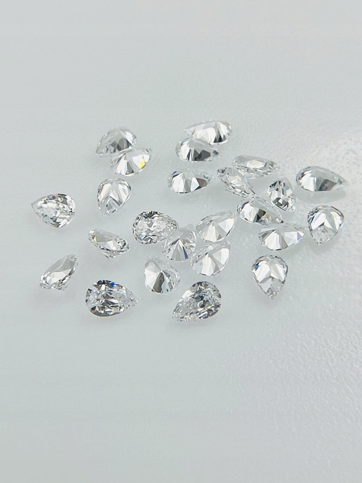 CYRKONIA BIAŁA ŁEZKA 3X2 mm